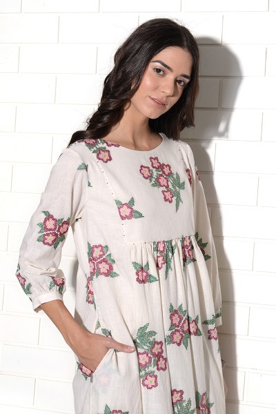 Carmine floral embroidery dress